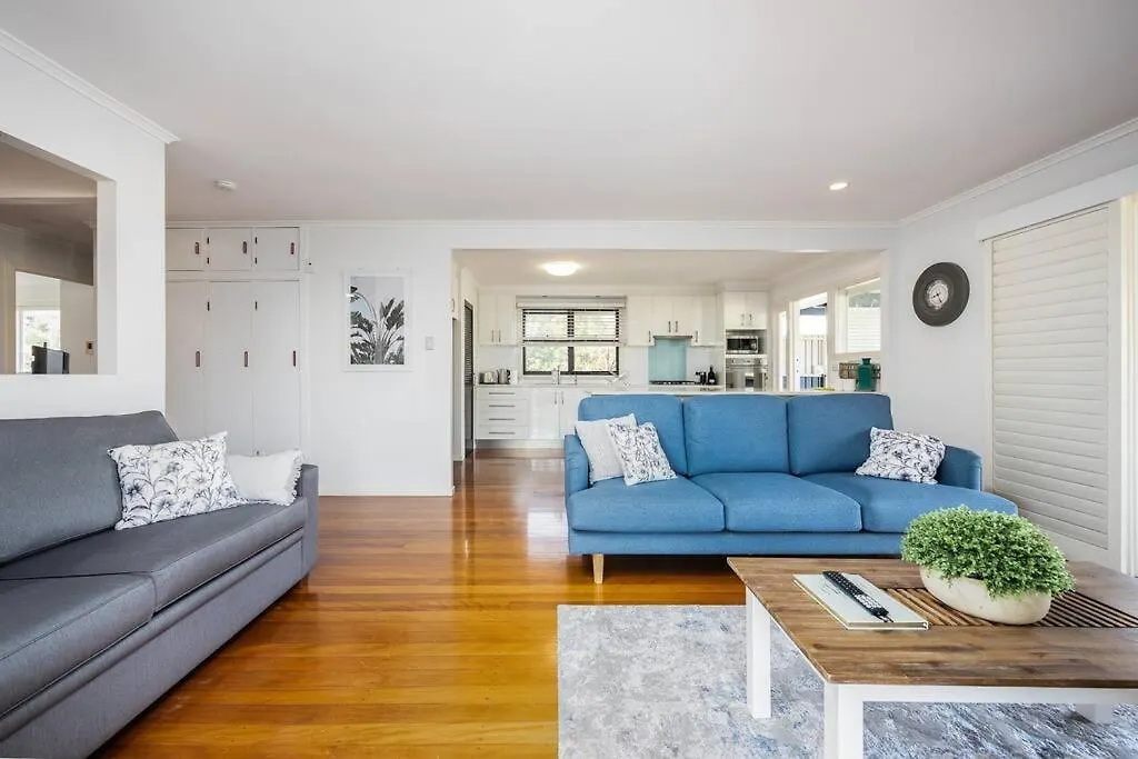 Beachside Cheerful 5 Bedroom Home Gold Coast Australia