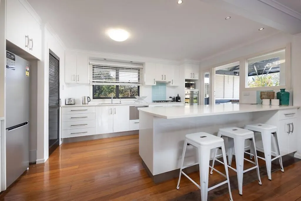 Beachside Cheerful 5 Bedroom Home Gold Coast