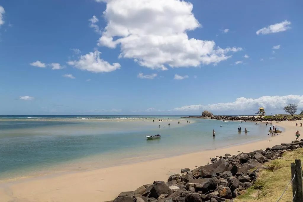 Beachside Cheerful 5 Bedroom Home Gold Coast Holiday home