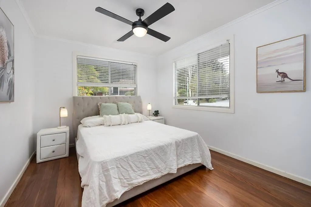 Beachside Cheerful 5 Bedroom Home Gold Coast Australia